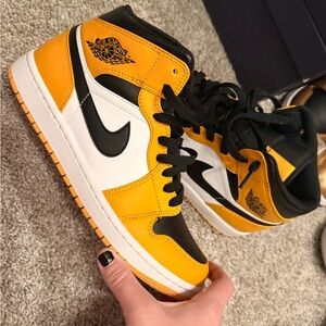 Nike Air Jordan 1 Sneakers Yellow Black White Mids